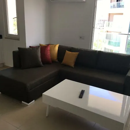 Crown - - Studio Flat Apartment *