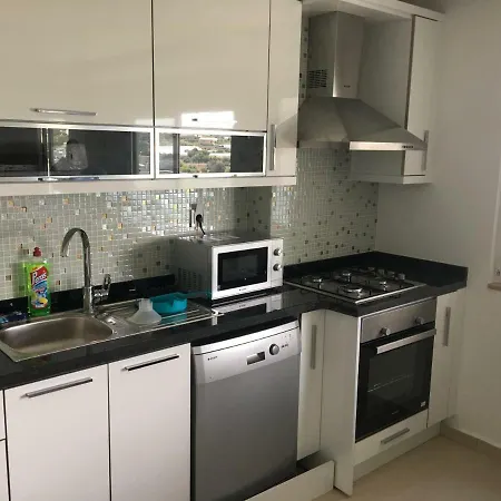 Crown - - Studio Flat Apartment