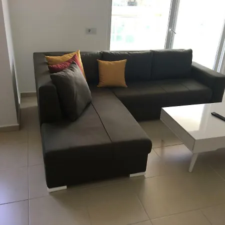 Crown - - Studio Flat Avsallar
