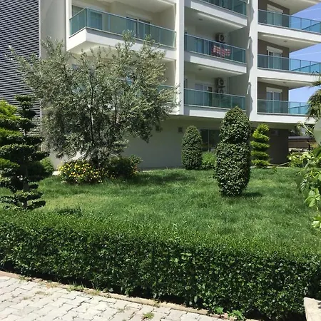 Crown - - Studio Flat Apartment